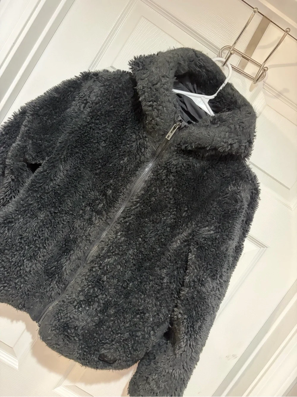 UNDER ARMOUR Girl’s Faux Fur Sherpa Black Fleece Zip-Up Hooded Jacket
